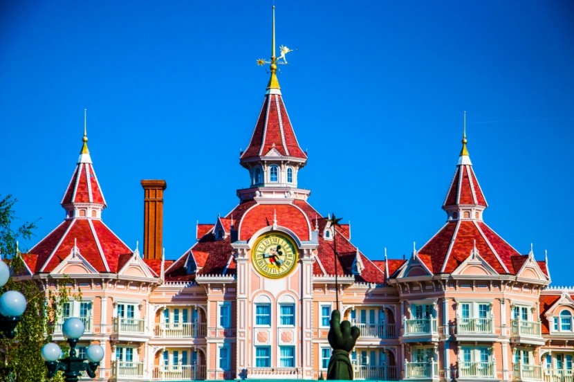 Disneyhotel v Disneylandu