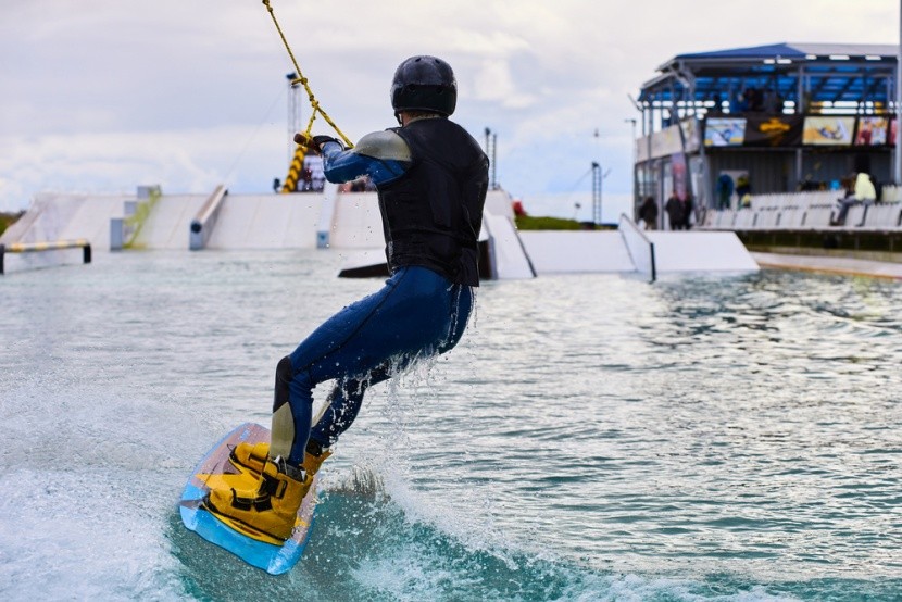 Wakeboarder w Sliders Cable Park