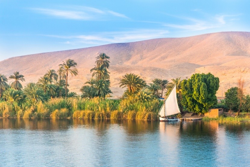tradiční felúky na Nilu, Egypt