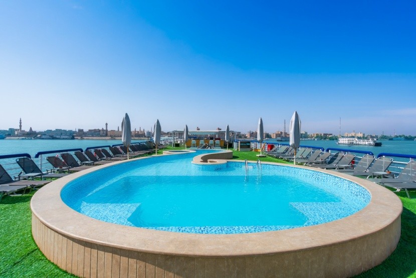 bazén na sluneční palubě, Egypt