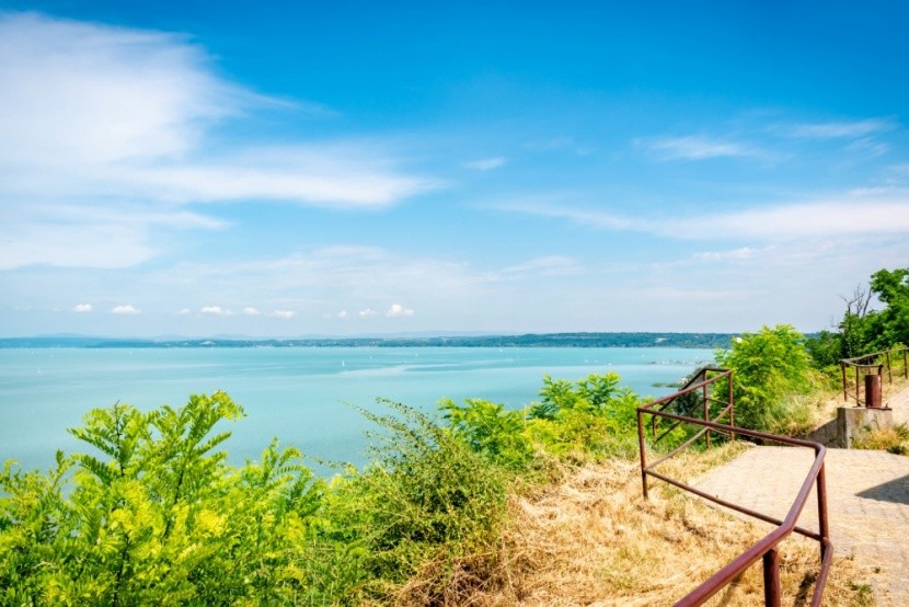 Magaspart Balatonvilágosnál