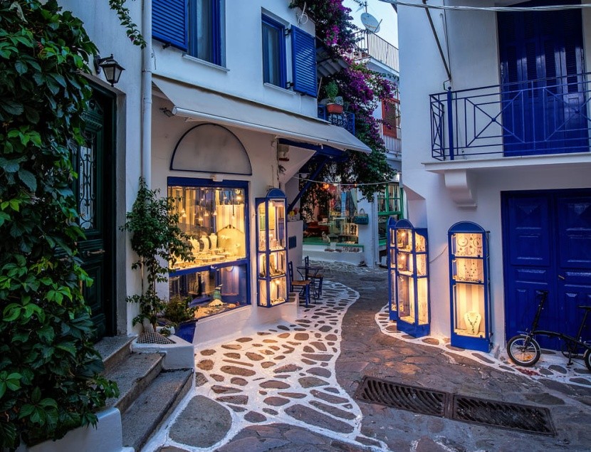 uličky na ostrove Skiathos