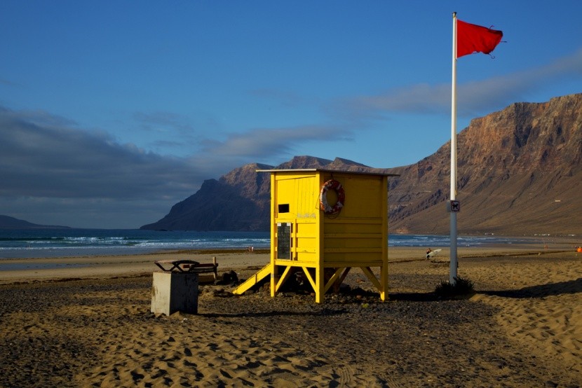 věž plavčíků na pláži na Lanzarote