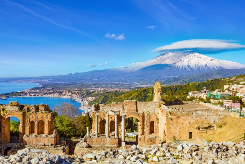 Az Etna látképe Taormina városából