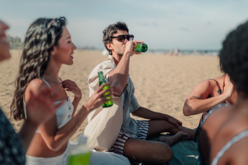 Alkohol na pláži může být zakázaný