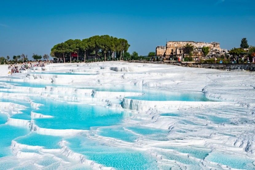 Pamukkale híres teraszos medencéi