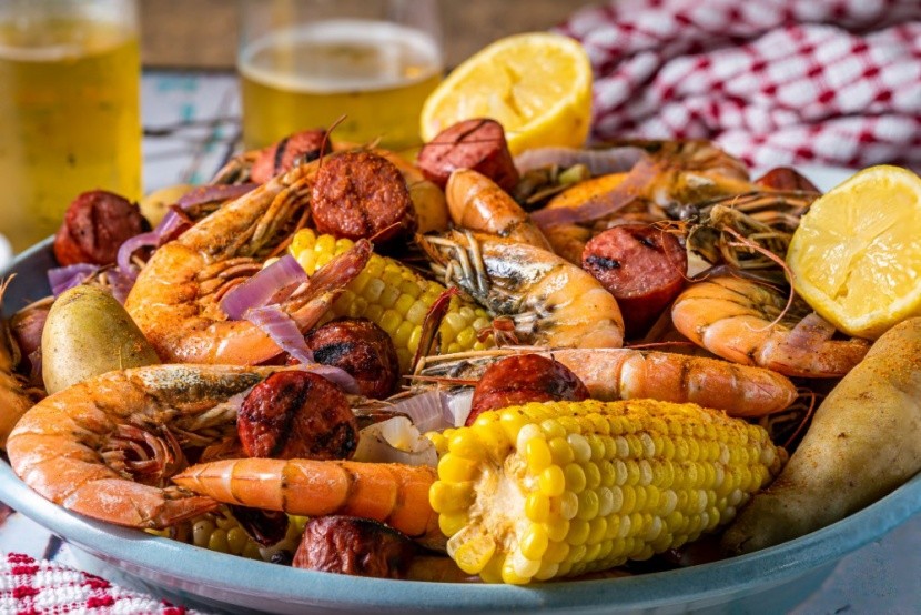 Seafood tál, grillezett kukoricával