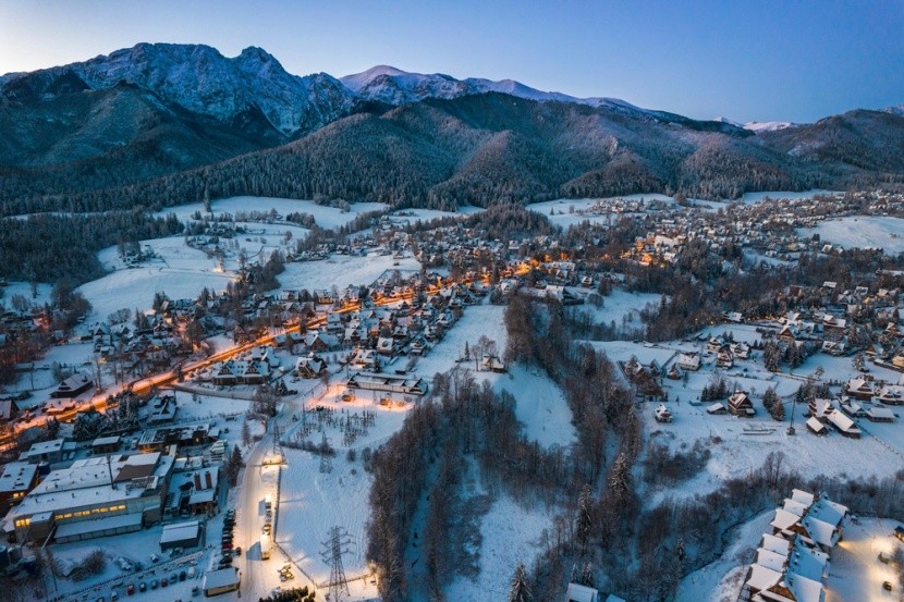 Zakopane z Tatrami w tle